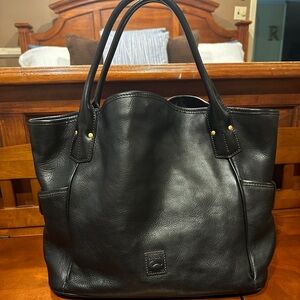 Weekend sale !!!🎊🎈🎉Dooney and Bourke Kirsten Tote